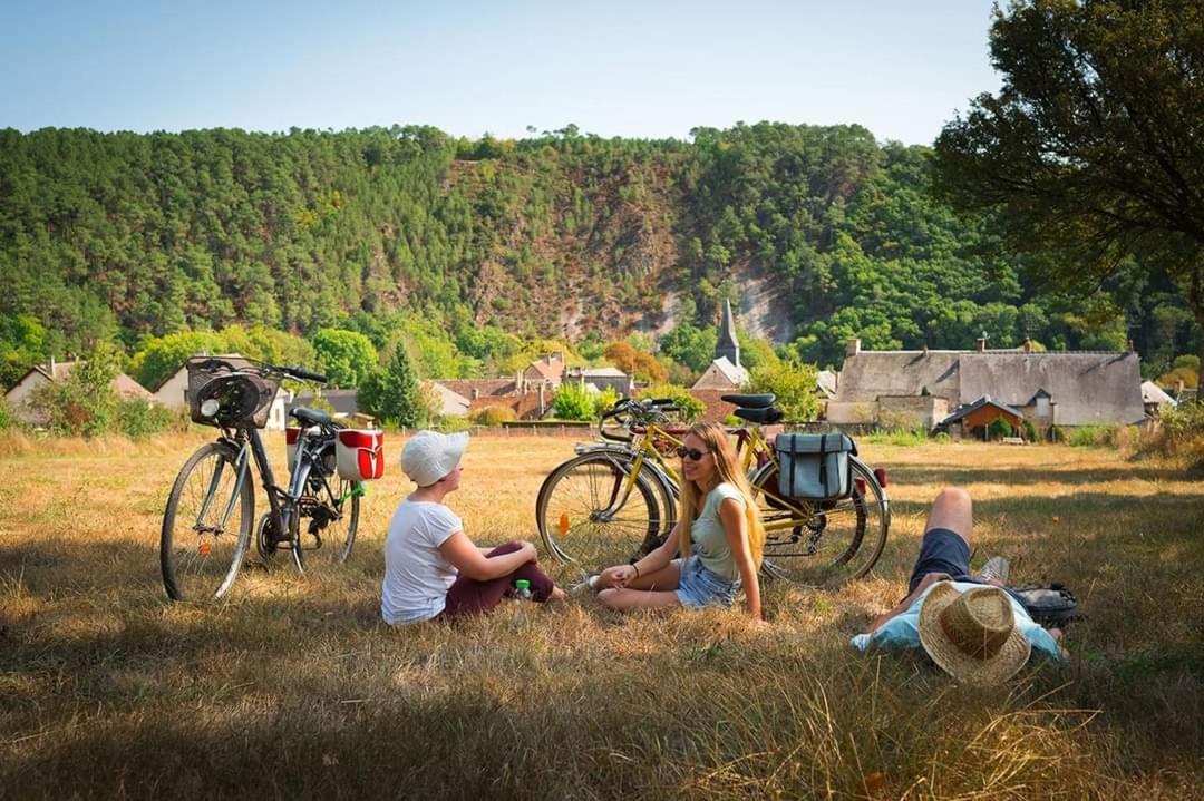 Hôtel Le Bon Laboureur à Saint-Léonard-des-Bois Extérieur photo
